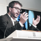Pere Aragonès, secretario de Economia, durante una rueda de prensa en el Parlament.