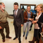 Carlos Sanz, Carlos López Riesco, Victoria Seco y Teresa Magaz, a la entrada del salón.