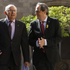 El president Quim Torra y el director de la Oficina Antifrau de Catalunya, Miguel Ángel Gimeno, este miércoles en el Palau de la Generalitat.