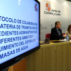 Antonio Silván, Silvia Clemente y José Valín, en la firma del protocolo.