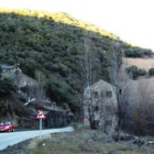 Vista general de la antigua concesión minera de Balín, con la escombrera a la derecha, en la carrete