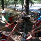 Unos niños en el campus de Ademar en la Devesa.