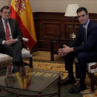 Los líderes de PP y PSOE, Mariano Rajoy y Pedro Sánchez, en una reciente reunión en el Congreso.
