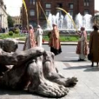 La popular escultura de Santo Domingo contempla estos días el paso de las procesiones