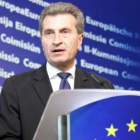 El comisario europeo de la Enegía, Günter H. Oettinger, ayer en rueda de prensa.