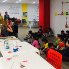 Taller de instrumentos musicales que tuvo lugar el lunes dentro de la Semana Cultural. DL