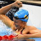 Mireia Belmonte celebra con orgullo la medalla de oro que consiguió ayer durante las finales de natación de 200 mariposa en Río de Janeiro 2016.