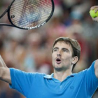 Tommy Robredo celebra su victoria ante John Isner.