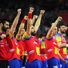 Los jugadores españoles celebran su oro en el Europeo