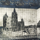 Detalle de los azulejos de la pescadería Mardomingo. En la foto de la izquierda alguien escribió: ‘1910. 5.000 pesetas’. El mural de la derecha se subasta en Madrid. DL