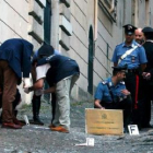 Los «carabinieri» investigan la explosión de la bomba en el Liceo
