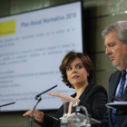 Íñigo Méndez de Vigo y Soraya Saénz de Santamaría en la rueda de prensa posterior al Consejo de Ministros.