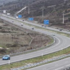 La imagen, tomada ayer por la mañana, muestra la zona de la A-6 donde tuvo lugar el accidente.