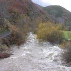 El río Cares a su paso por el paraje de Curiago en Posada.