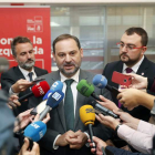 José Luis Ábalos, ayer, ante los medios de comunicación en Oviedo. EFE