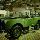Land Rover recrea, en la factoría de Solihull, la producción «Series I» de 1948.