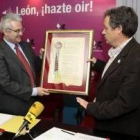 Alfredo Belda, junto a Luis Arias, en la entrega del reconocimiento