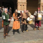 El público se animó a participar en la degustación de la tapa de ajo.