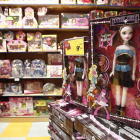 Un expositor de juguetes en una tienda especializada en el sector en la capital leonesa.