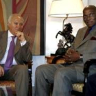 Miguel Ángel Moratinos, durante su encuentro ayer con el presidente de Senegal, Abdoulaye Wade