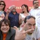 Corbacho y Juan Cruz, los directores, en primer término; detrás, actores y productores