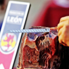 Cortador de cecina en un acto institucional.