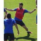 Héctor Figueroa entró en la convocatoria, pero Herrero no arriesgará y será suplente. L. DE LA MATA