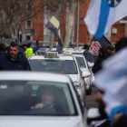 Taxistas gallegos acompañan al colectivo en Madrid, este jueves.