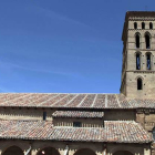 Pórtico sur de la Iglesia de San Lorenzo en Sahagún, cerrada desde el 2008 cuando se desplomó la capilla de Santa Lucía.