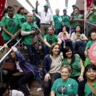 Ada Colau, en el centro, con algunos miembros de la PAH.