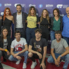 Roberto Leal, presentador de OT (en el centro), junto a Noemí Galera, directora de la Academia, y los profesores.