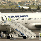 Un avión en el aeropuerto de Madrid.