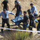 Imagen del rescate del cuerpo sin vida de un menor en una laguna de Vicálvaro.