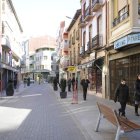 Cuarenta locales abrieron al público en el primer Domingo Mágico de La Bañeza.