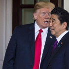 El presidente de los Estados Unidos, Donald Trump, con el primer ministro japonés, Shinzo Abe.