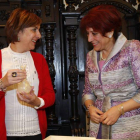 Begoña Serrano, con Victorina Alonso.