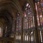 Los andamios ya están preparados para acometer la restauración de la vidriera S-XI de la nave centra