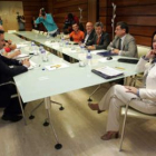 Silvia Clemente durante la reunión con los representantes de UGT, CC.OO. y Cecale.