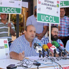 Los responsables de UCCL dieron ayer la rueda de prensa a las puertas de la Junta.