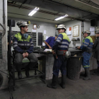 Mineros en las instalaciones de la Hullera Vasco Leonesa.