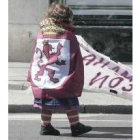 Las banderas fueron traje para manifestantes de todas las edades