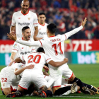 Los jugadores del Sevilla celebran su pase a semifinales. MUÑOZ