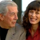 Mario Vargas Llosa y Aitana Sánchez Gijón, ayer, en Barcelona