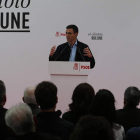 Pedro Sánchez, en su visita a Toral de los Vados en el año 2015. ANA F. BARREDO