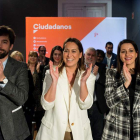 El eurodiputado Adrián Vázquez, la candidata Beatriz Pino y la portavoz, Inés Arrimadas.