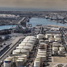 Contaminación en el muelle de mercancías del puerto de Barcelona.