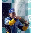 Fernando Alonso celebra su primer podium en el circuito de Sepang