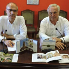 Francisco Javier y Tomás Álvarez presentaron la guía. DL