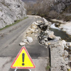 Los daños del temporal en la carretera de Lois.