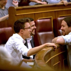 Íñigo Errejón, Alberto Garzón y Pablo Iglesias, ayer, en el hemiciclo del Congreso.